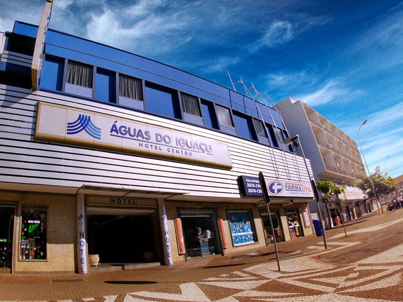 Fachada do Hotel Águas do Iguaçu, localizado no centro da cidade.